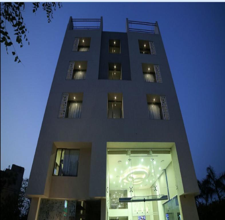 โรงแรมเดอะ เบซิล พาร์ค ภาวนาการ์ ภายนอก รูปภาพ